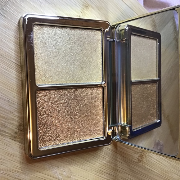 Natasha Denona glow gold highlighter pallet - Picture 3 of 6